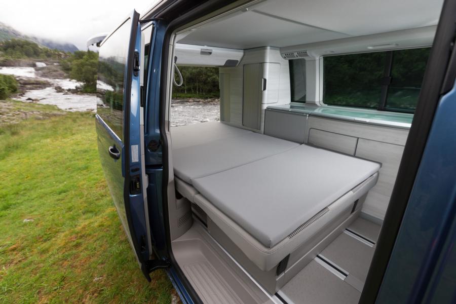 Интерьер Volkswagen California Coast (T6) 2015 года  (WW) (фото 5 из 9)